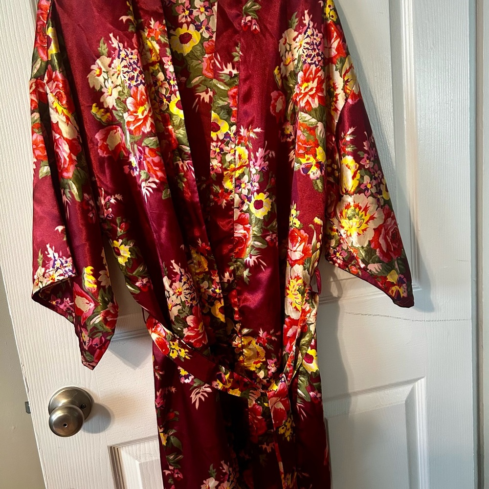 SHEIN Floral Satin Robe
